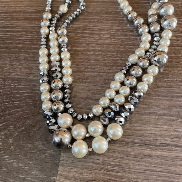 Stunning Pearl Necklace - Picture 3 of 8